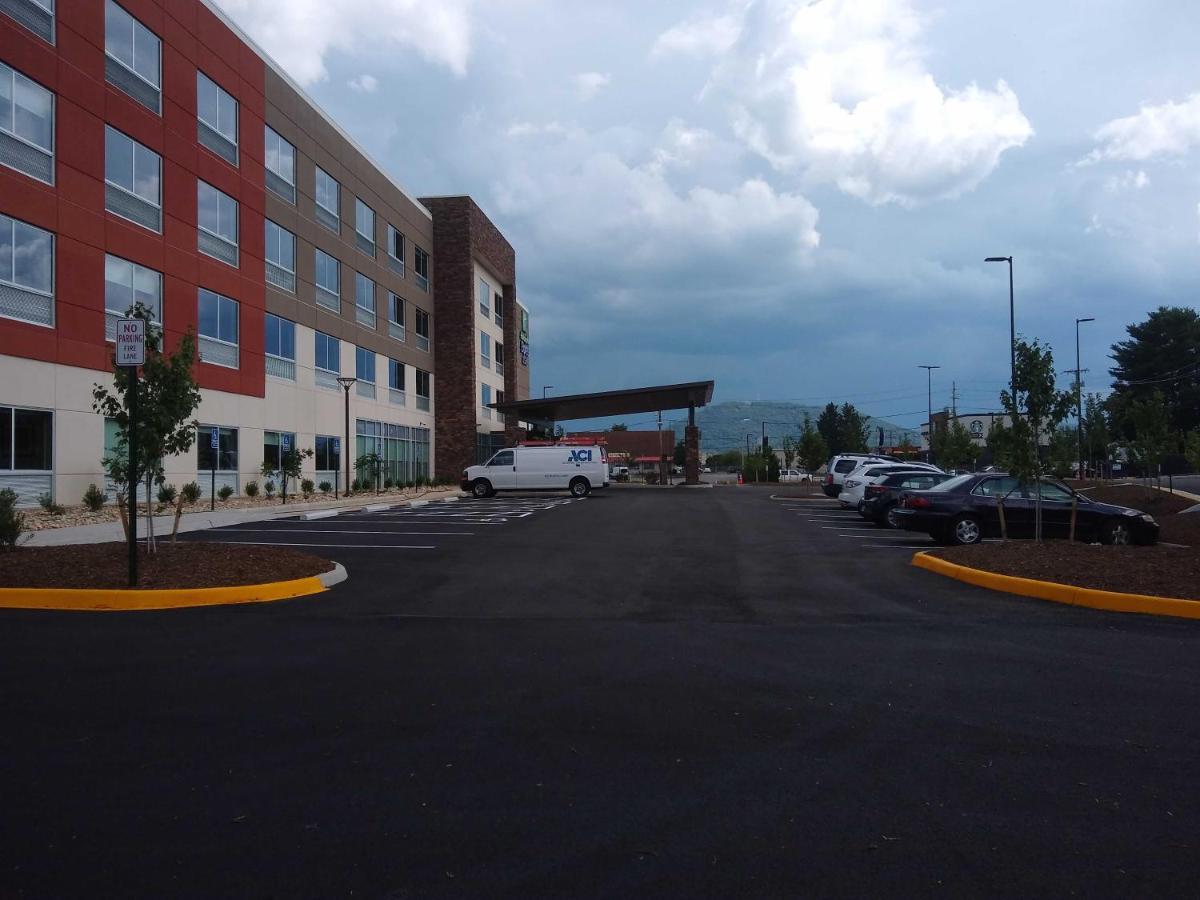 Holiday Inn Express & Suites - Roanoke - Civic Center المظهر الخارجي الصورة