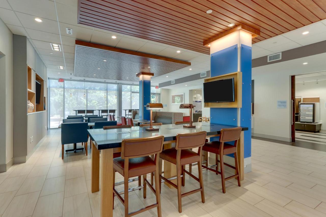 Holiday Inn Express & Suites - Roanoke - Civic Center المظهر الخارجي الصورة