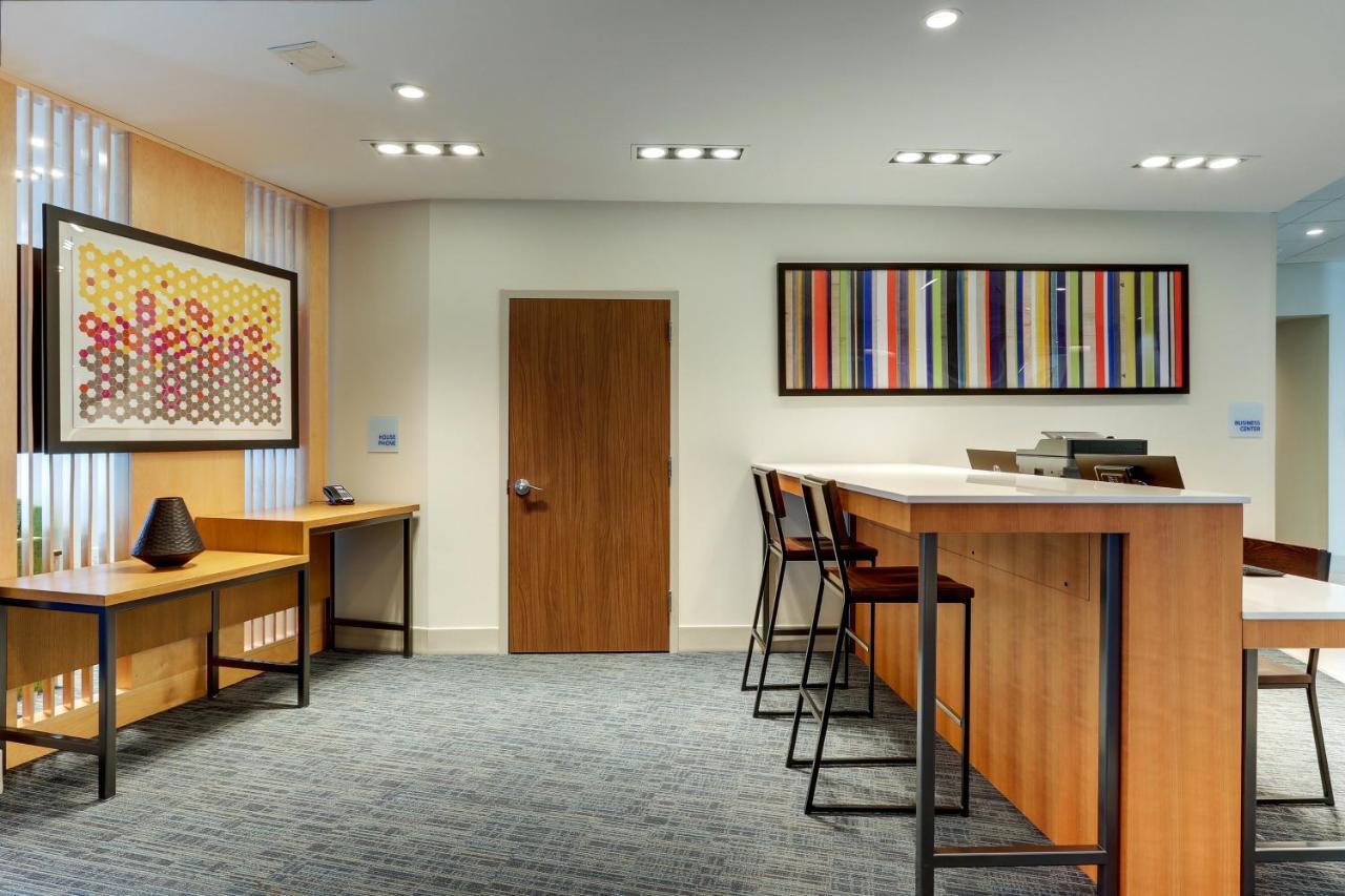 Holiday Inn Express & Suites - Roanoke - Civic Center المظهر الخارجي الصورة
