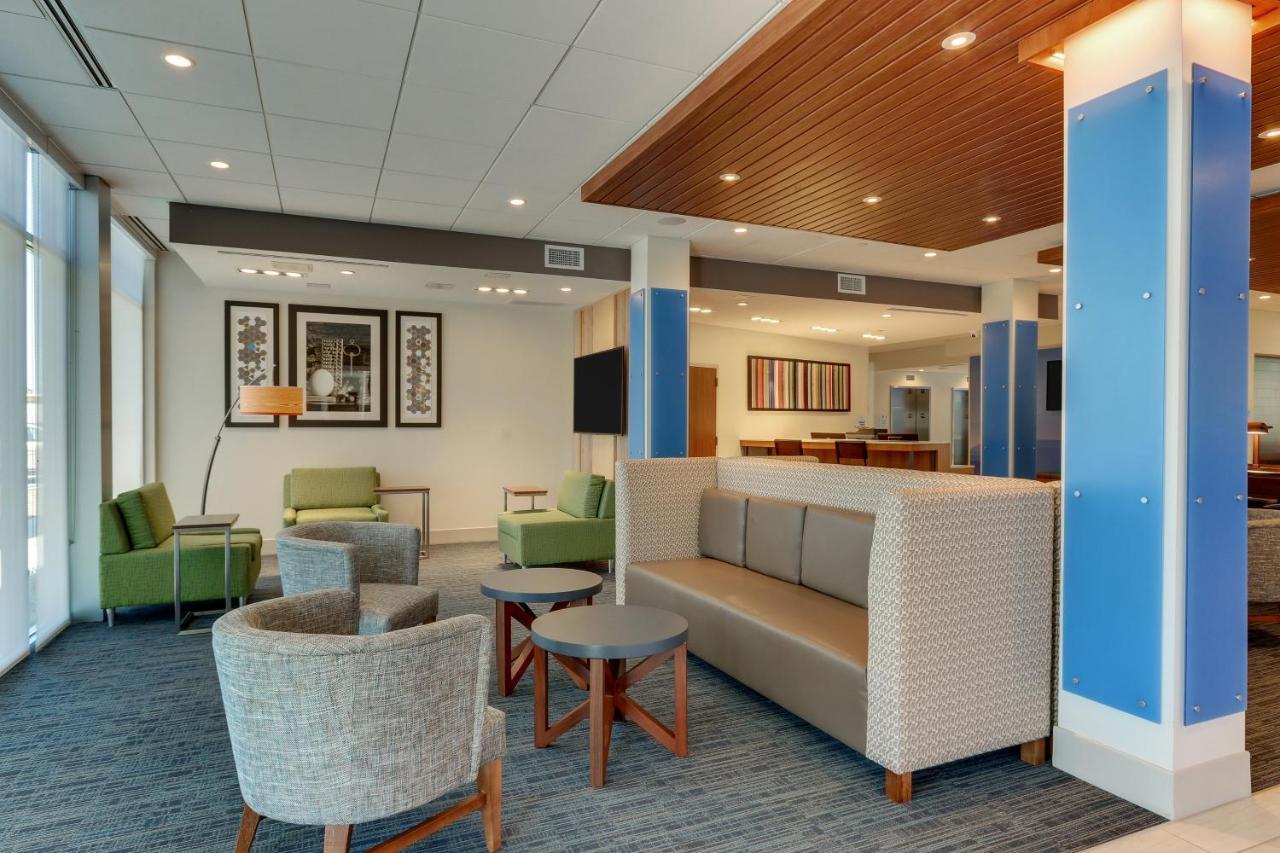 Holiday Inn Express & Suites - Roanoke - Civic Center المظهر الخارجي الصورة