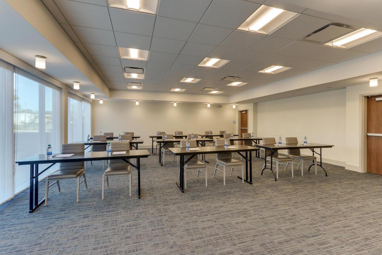 Holiday Inn Express & Suites - Roanoke - Civic Center المظهر الخارجي الصورة
