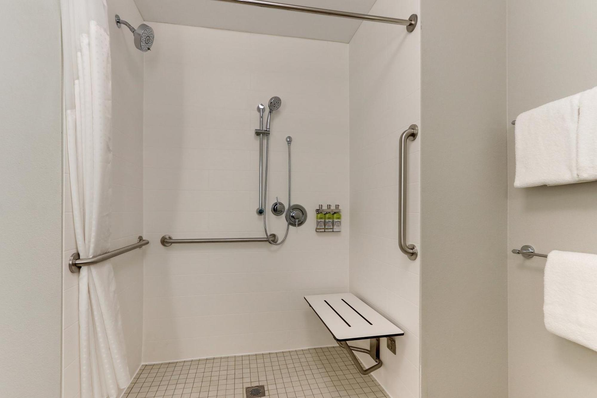 Holiday Inn Express & Suites - Roanoke - Civic Center المظهر الخارجي الصورة